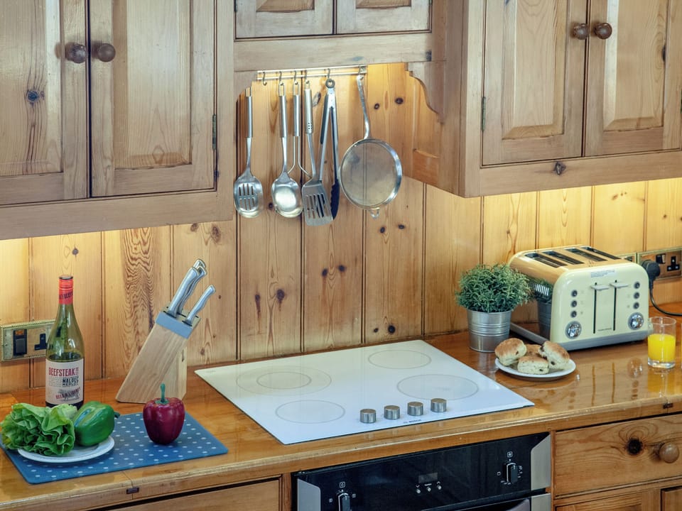 Kitchen | Edgecombe Barn - Tuckenhay Mill, Bow Creek, between Dartmouth and Totnes