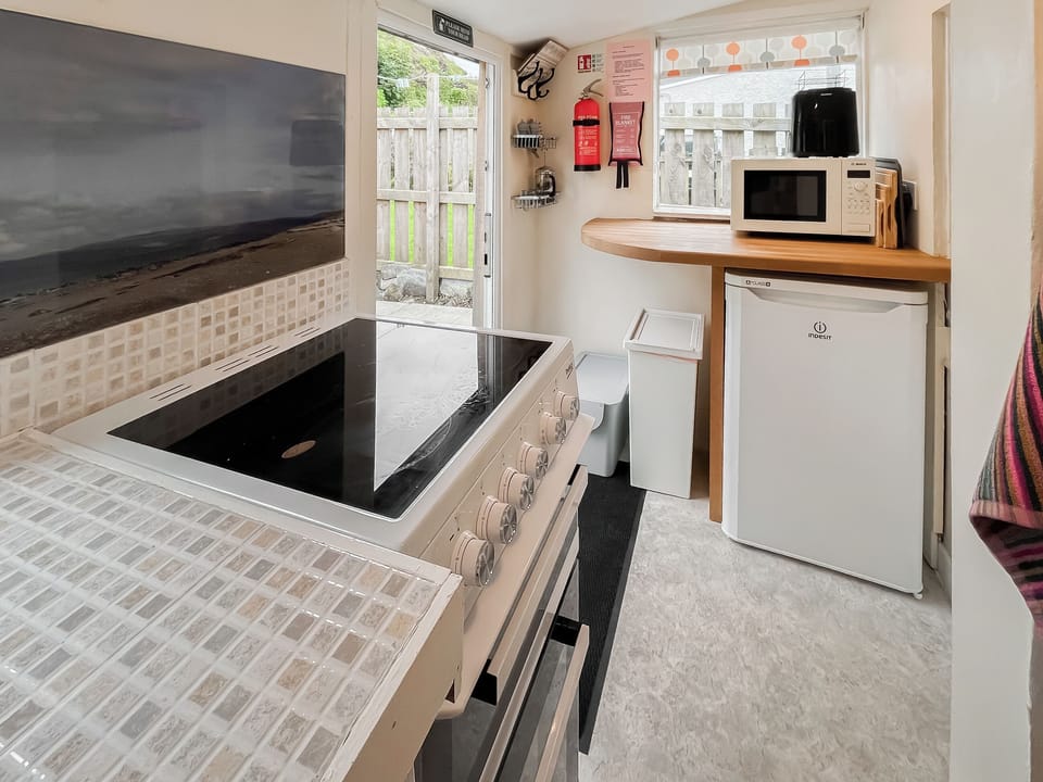 Kitchen | Back Row Bothy - Apostle Cottages, Lochranza
