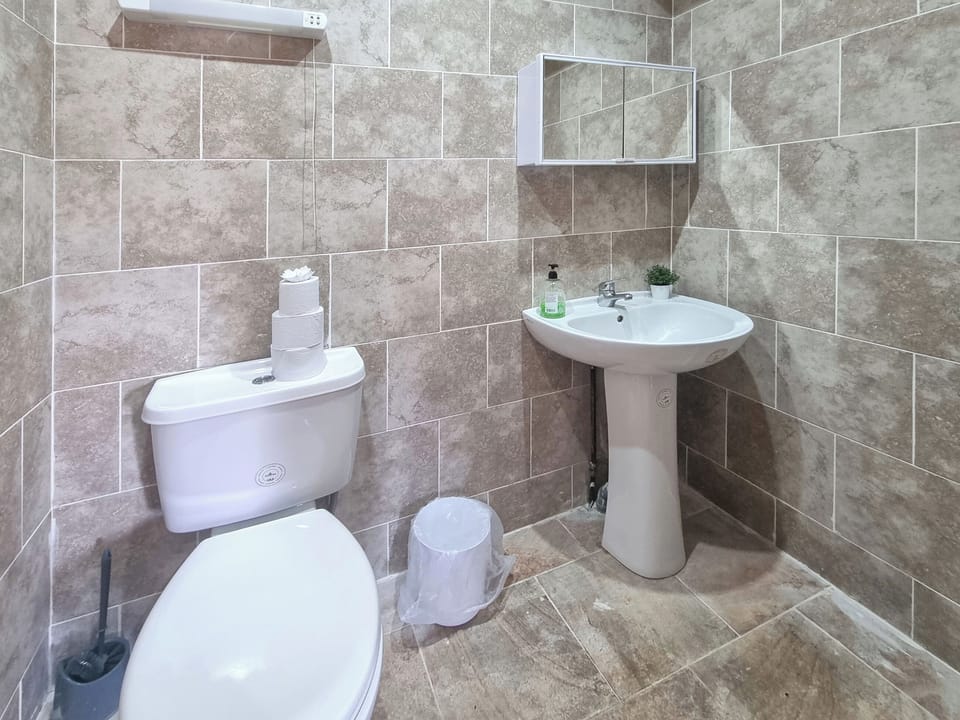 Bathroom | Westfield Courtyard - Westfield Country Park, Fitling, near Burton Pidsea