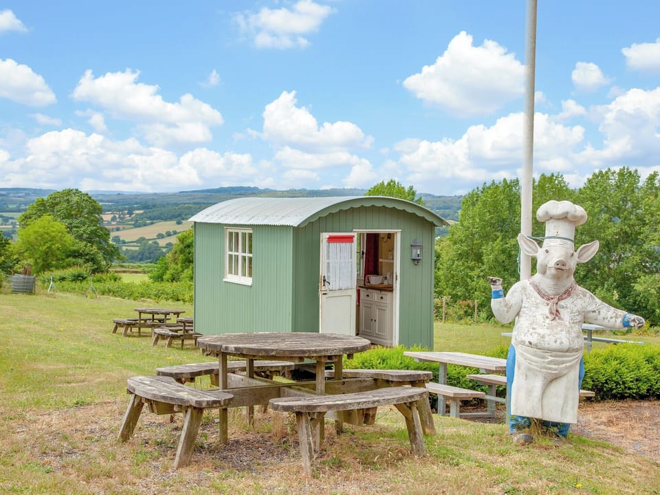 Exterior | Shepherd&rsquo;s Hut - East Hill Pride Farm, Harpford, near Sidmouth