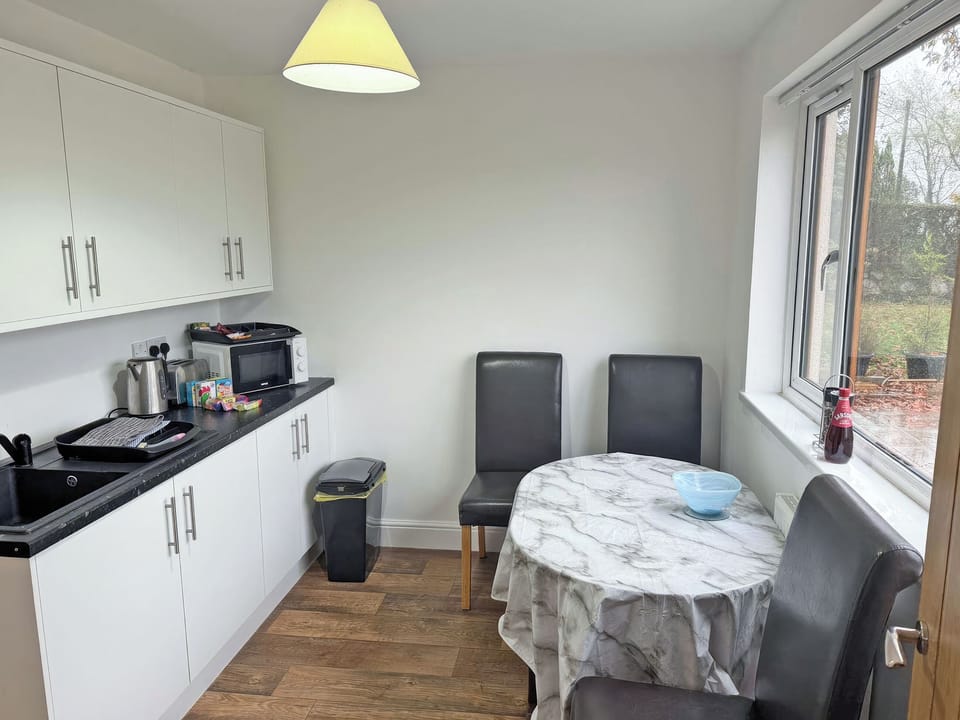 Kitchen/diner | Cwtch Delfryn, Rhosammon, Ammanford