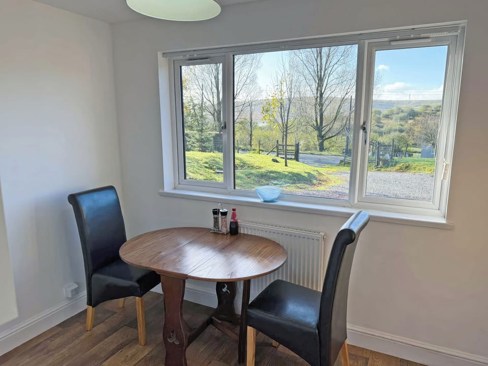 Kitchen/diner | Cwtch Delfryn, Rhosammon, Ammanford