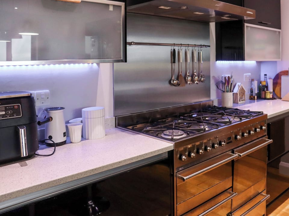 Kitchen | Cefn Y Gwynt, Llangrannog