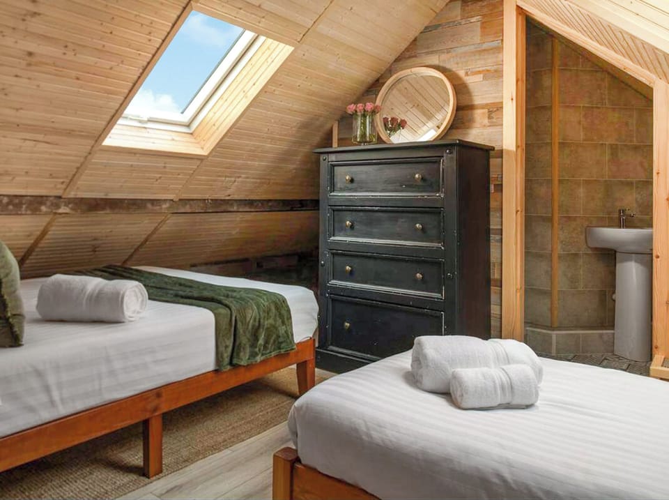 Twin bedroom | Glan Yr Afon, Llandundo Junction