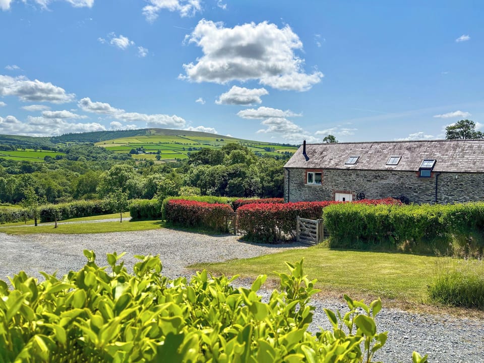 Outdoor | The Barn - Glanpwlldu Holidays, Boncath