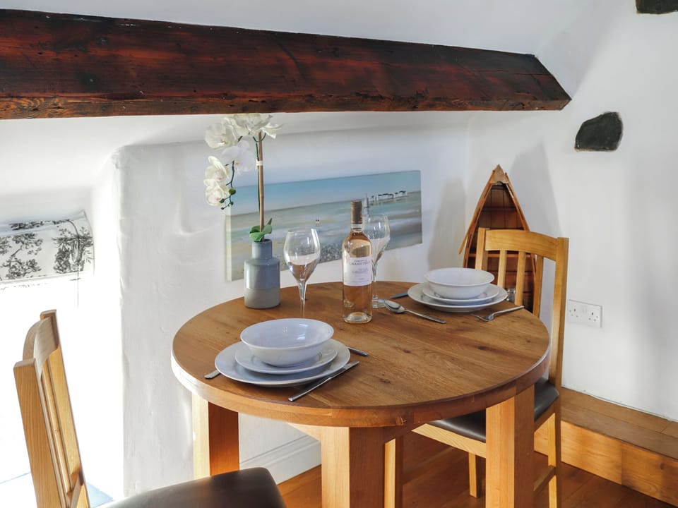 Dining Area | Ysgubor Hen - Bea&rsquo;s Retreats, Llanfaethlu Nr Church Bay