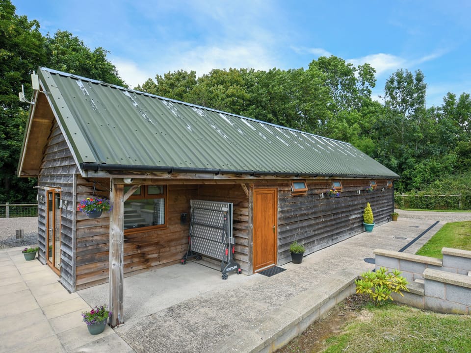 Setting | Oak - Glamping Pod - Castle Farm Holidays Shropshire, Oswestry