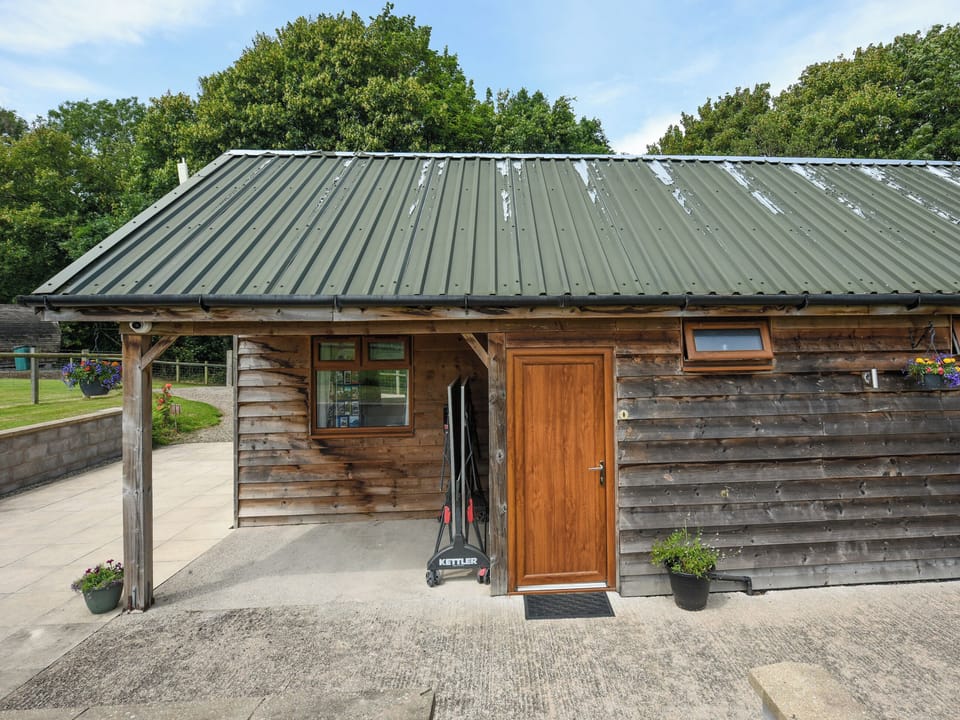 Setting | Oak - Glamping Pod - Castle Farm Holidays Shropshire, Oswestry