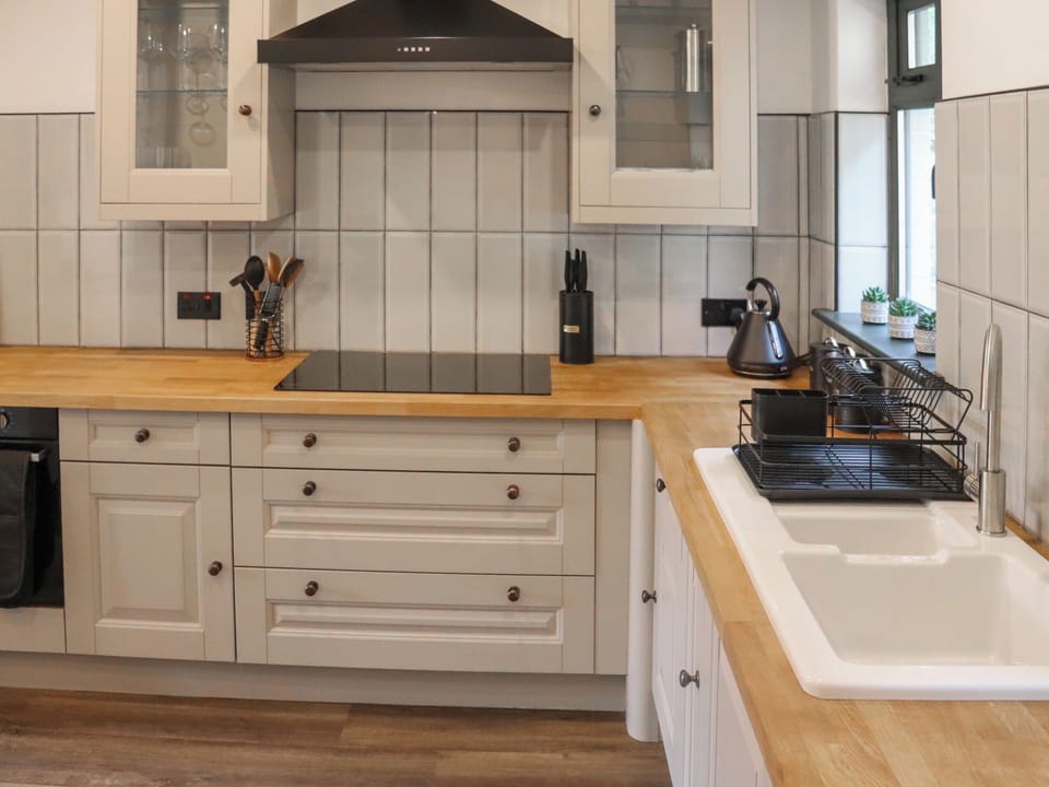 Kitchen | Marina View, Neyland, near Milford Haven