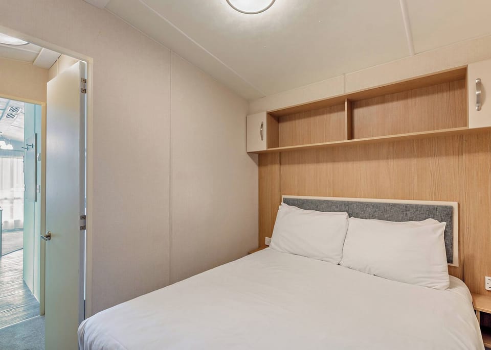 Bedroom, Bed, House