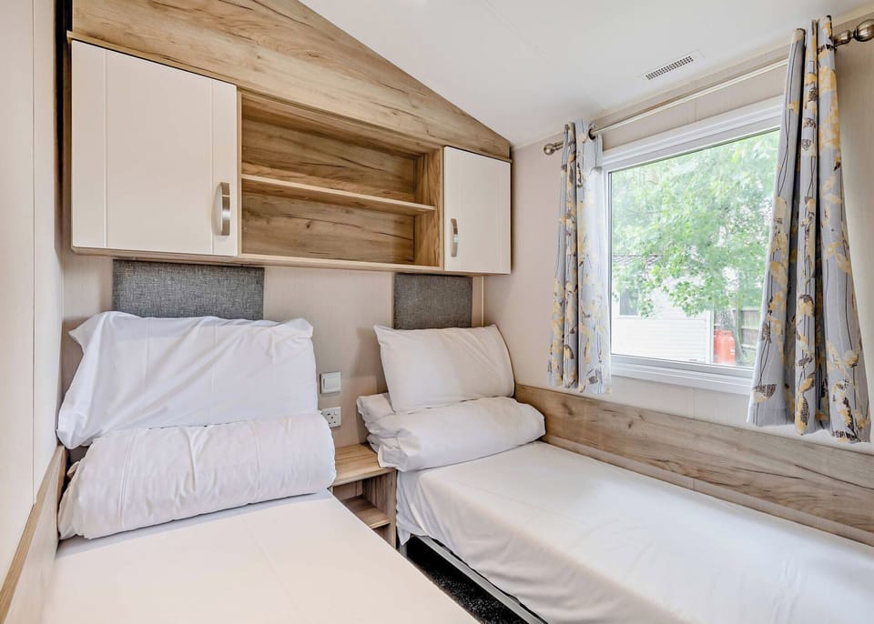 Bedroom, Bed, House