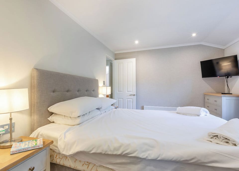 Bedroom, Bed, House