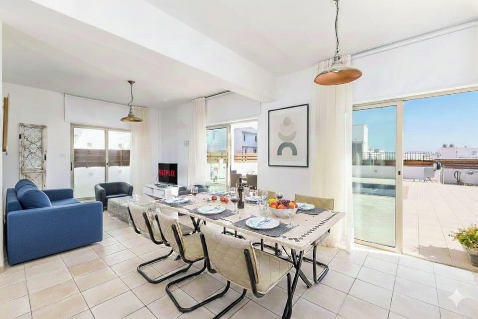 .Villa  dining table