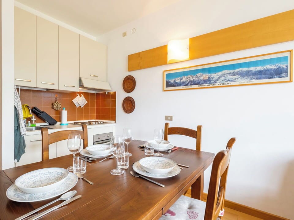 Wood, Furniture, Flooring, Interior Design, Floor, Ceiling, Room, Apartment, Kitchen & Dining Room Table, Chair