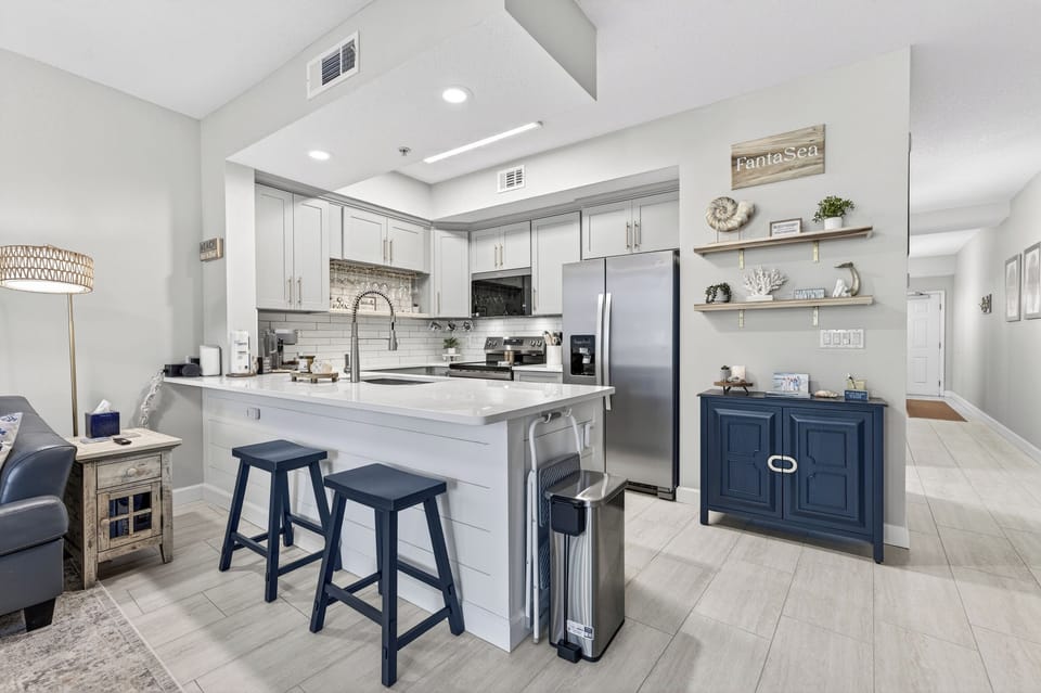Kitchen with Bar