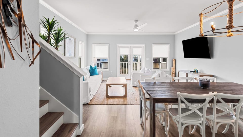 Salty Seabreeze 2nd Floor - Open living layout