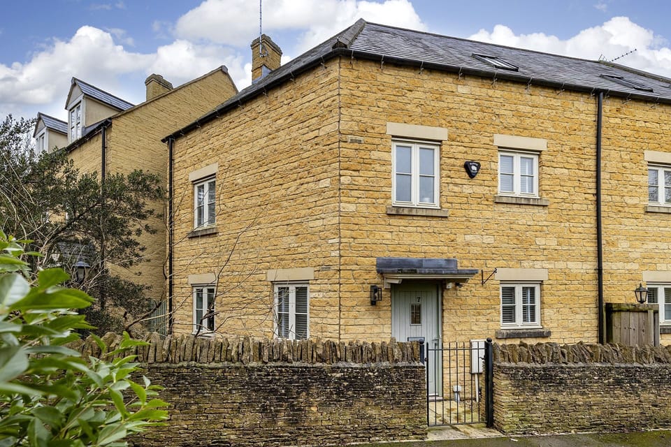 Appledore Cottage - StayCotswold