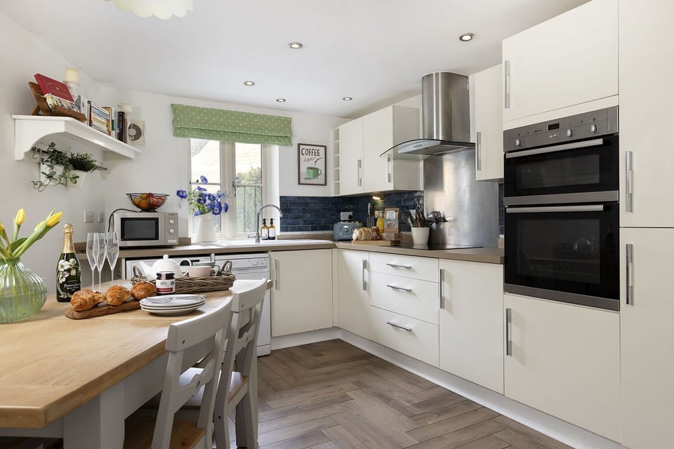 Appledore Cottage Kitchen/Diner - StayCotswold