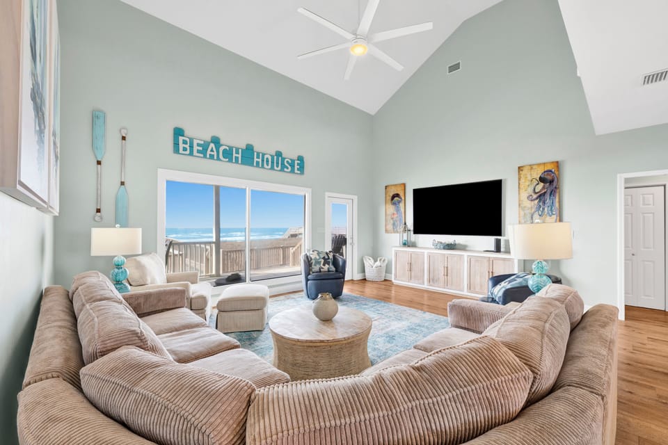 Moonshine offers 5 bedrooms and 5 bathrooms, accommodating up to 17 guests and 2 dogs