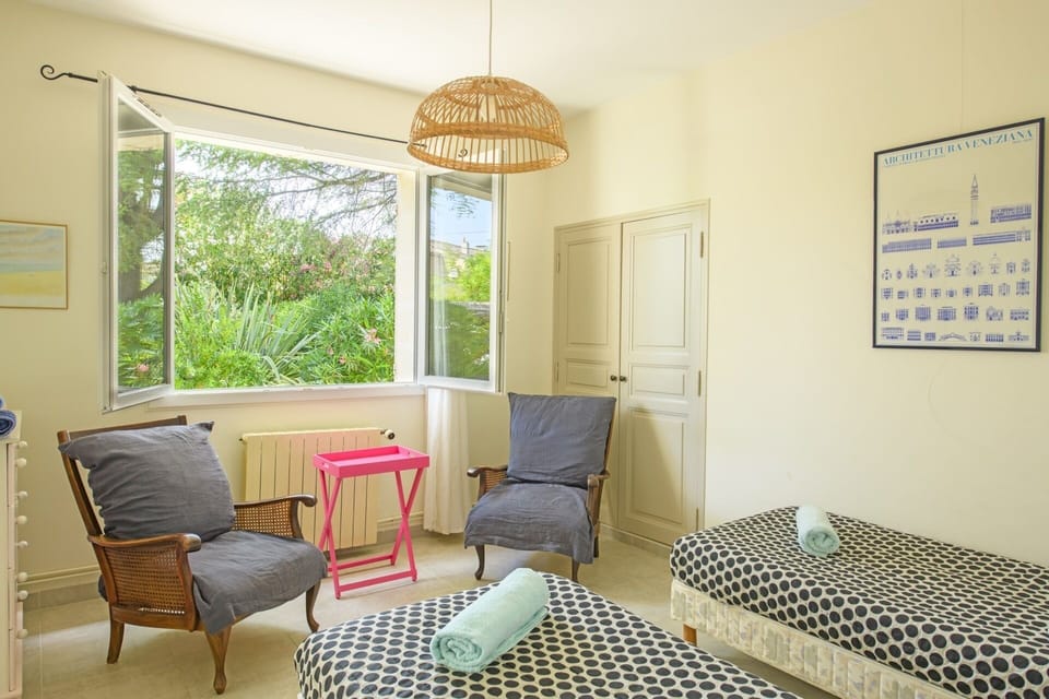 Connecting room with 2 beds on the ground floor