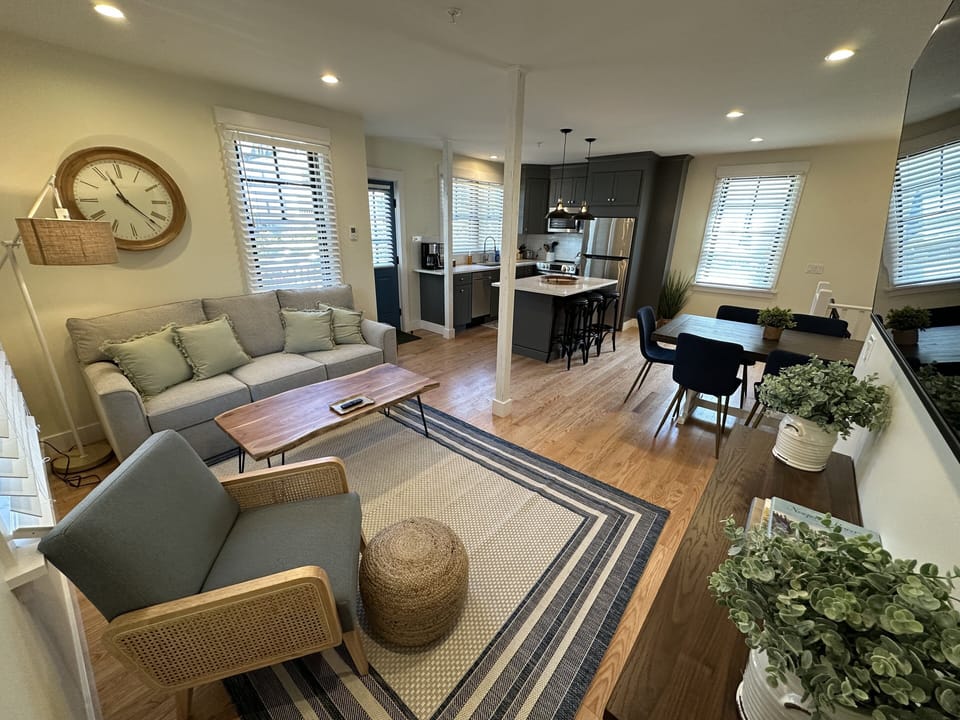 Unit 4 Full Kitchen & Dining Area