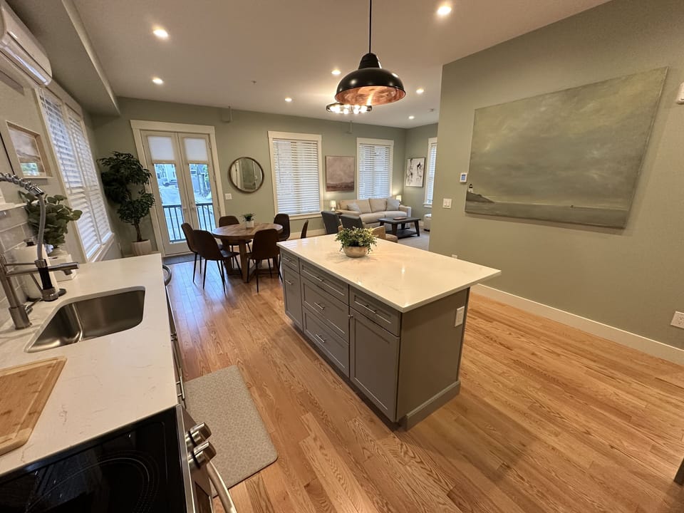 Kitchen & Living area