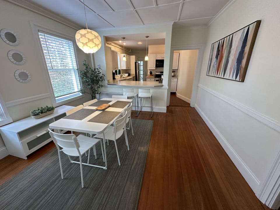 Kitchen & Dining Area