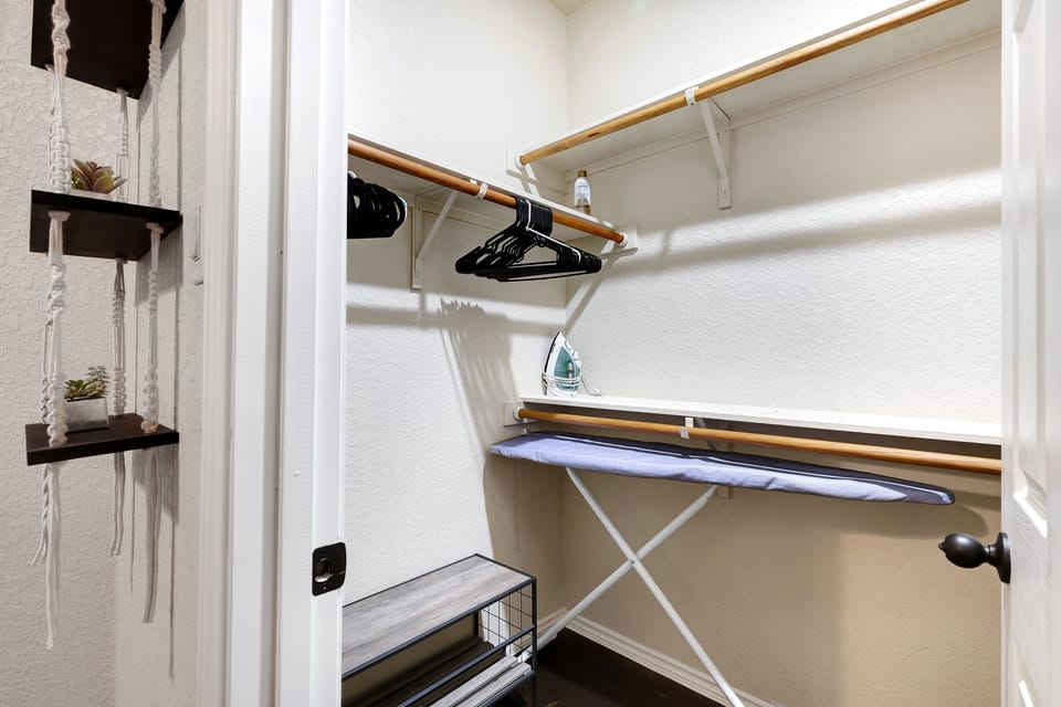 Shelf, Furniture, Indoors, Cupboard, Room