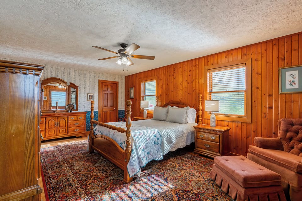 Wake up to the hills. A bright, spacious retreat designed for ultimate relaxation after a day exploring Seneca Rocks or Canaan Valley.