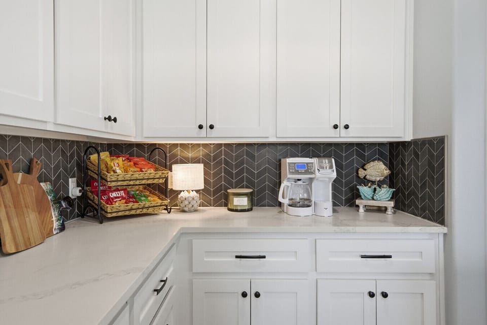 Kitchen with snack bar and coffee bar