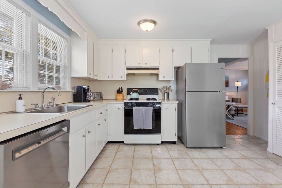 Full kitchen, dining for 3 and backyard access.