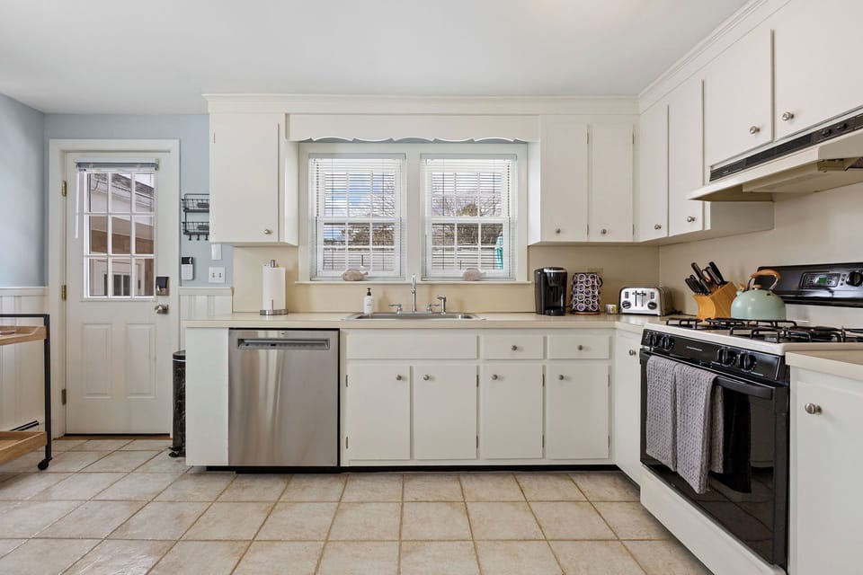 Full kitchen, dining for 3 and backyard access.