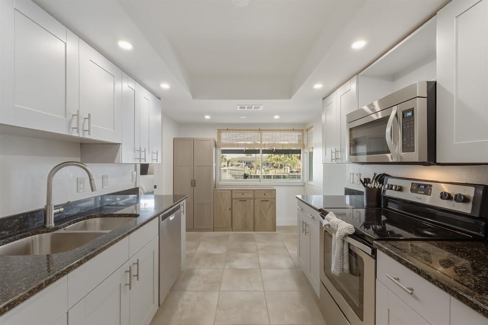 Bright, fully-equipped kitchen