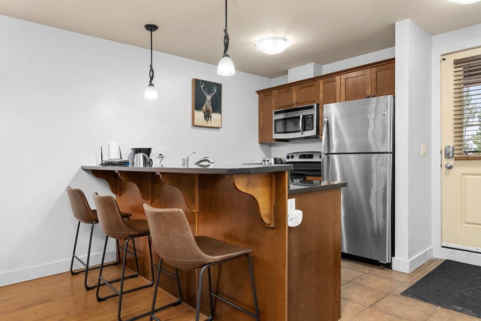 Create memorable meals and bring your friends or family together with our well-equipped kitchen and dining space.