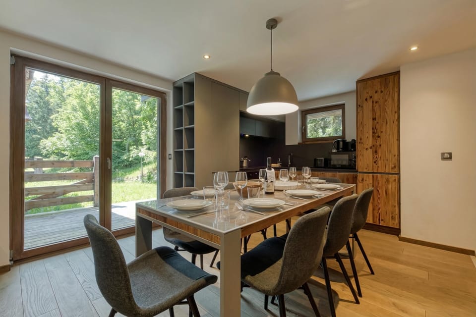 Kitchen and dining area