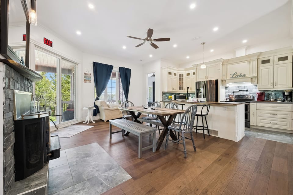 Dining area with access to the patio, perfect for shared meals and indoor-outdoor living