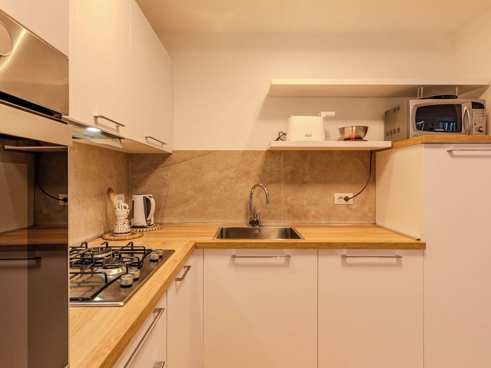 Kitchen Appliance, Kitchen, Countertop, Major Appliance, Interior Design, Cabinetry, Flooring, Wood, Furniture, Kitchen Stove