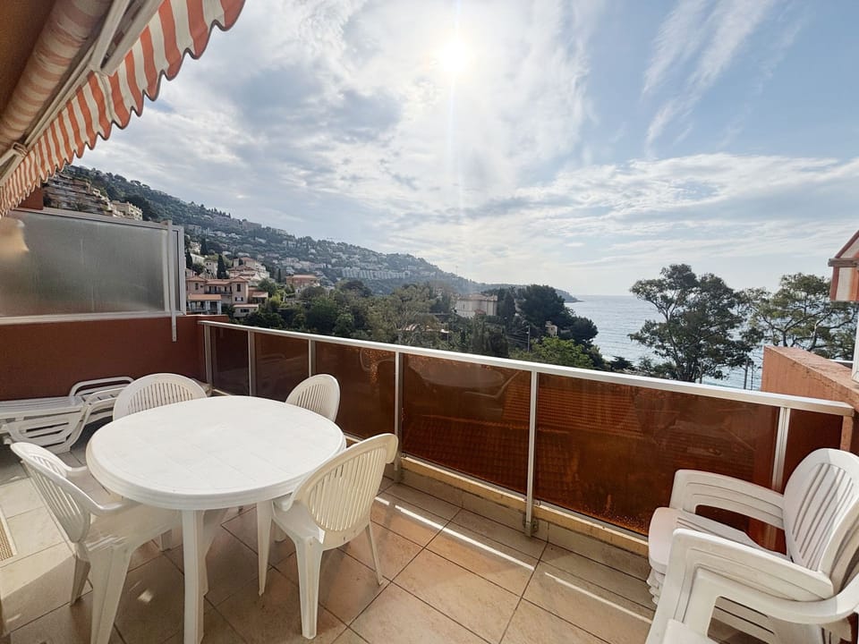 Apartment for up to 8 people with Wi-Fi and exceptional sea view Apartment in Roquebrune-Cap-Martin