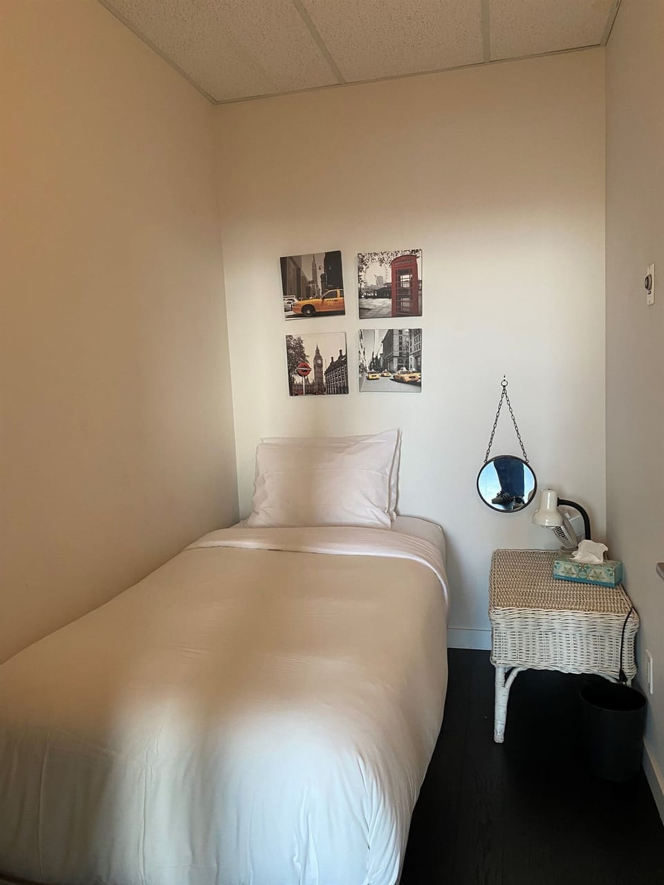 Second Bedroom//Den 