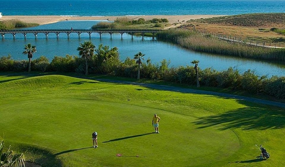 Championship golf courses a short drive from Encosta Orada

