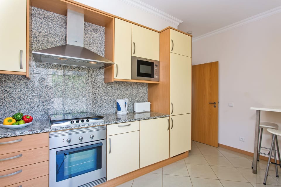 Fully equipped kitchen, ideal for all self-catering needs
