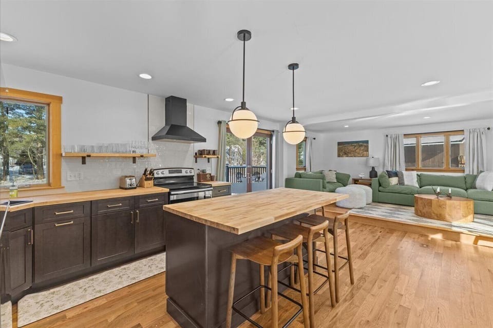 Little Spruce: Newly Renovated 4BR Stowe Home (7098)