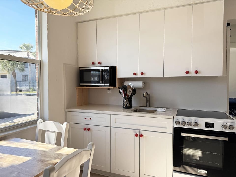 Venice Villas 1BR – Pool + Private Beach Access (6657)