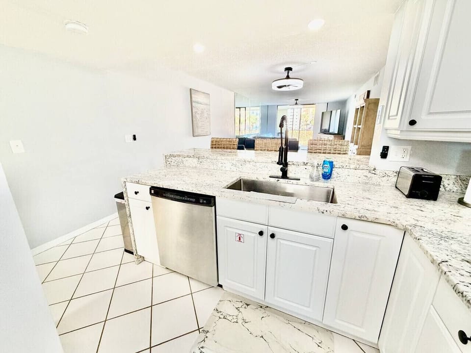 Fully equipped kitchen for long-term comfort and everyday cooking