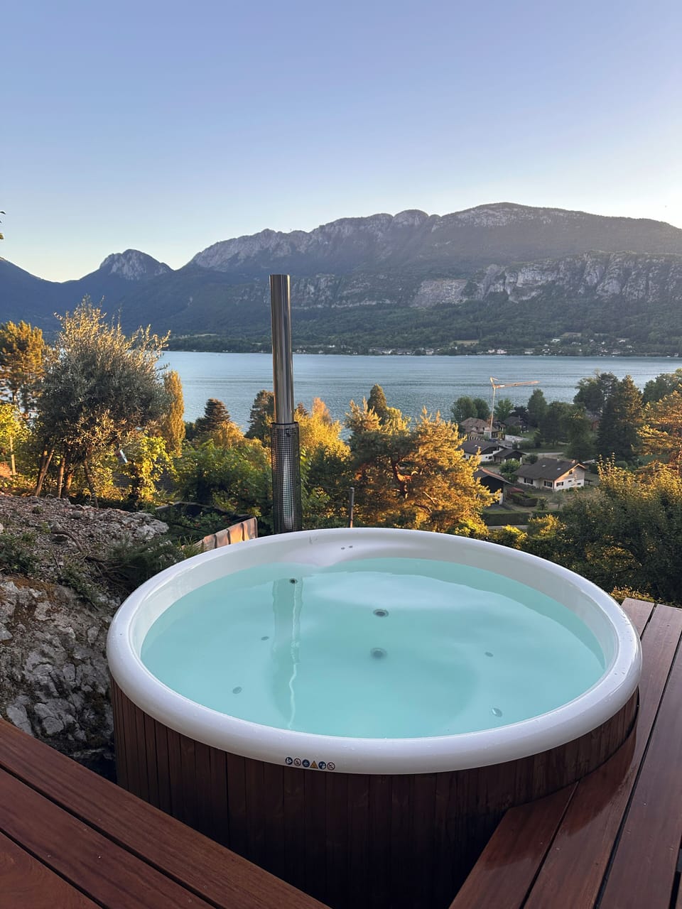 Outdoor spa tub