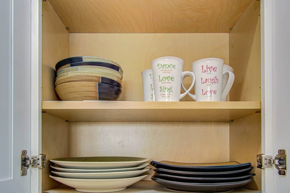 kitchen cabinet