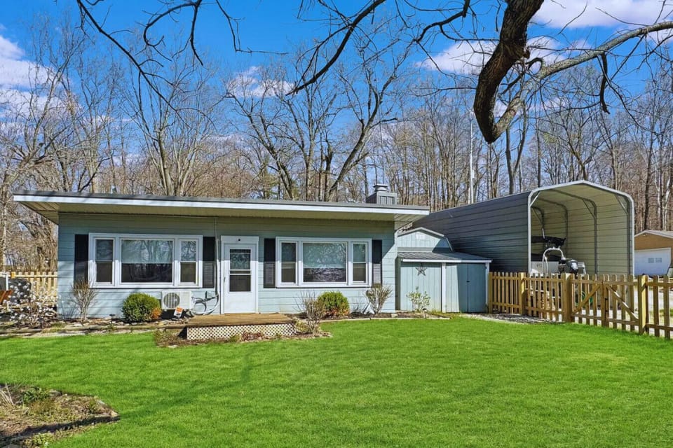 A charming cabin with a wide, open yard and peaceful surroundings, offering a calm outdoor space to relax and enjoy nature.