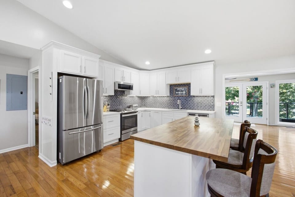 Kitchen with Bar