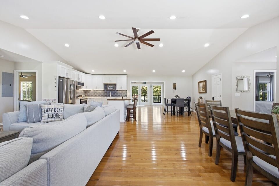 Living / Kitchen / Dining Combo