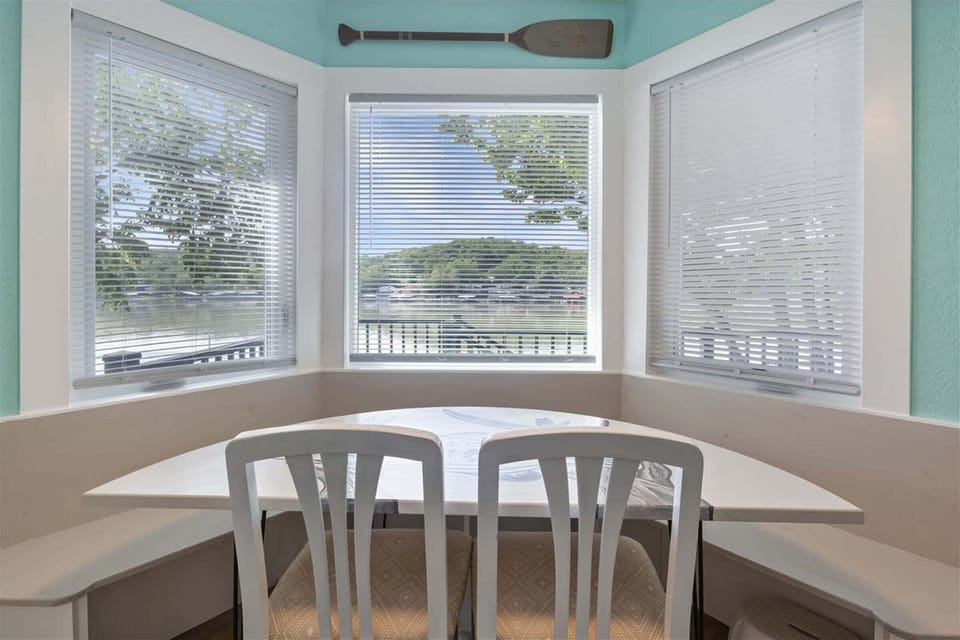 Scenic dining nook overlooking the lake, seats 6.